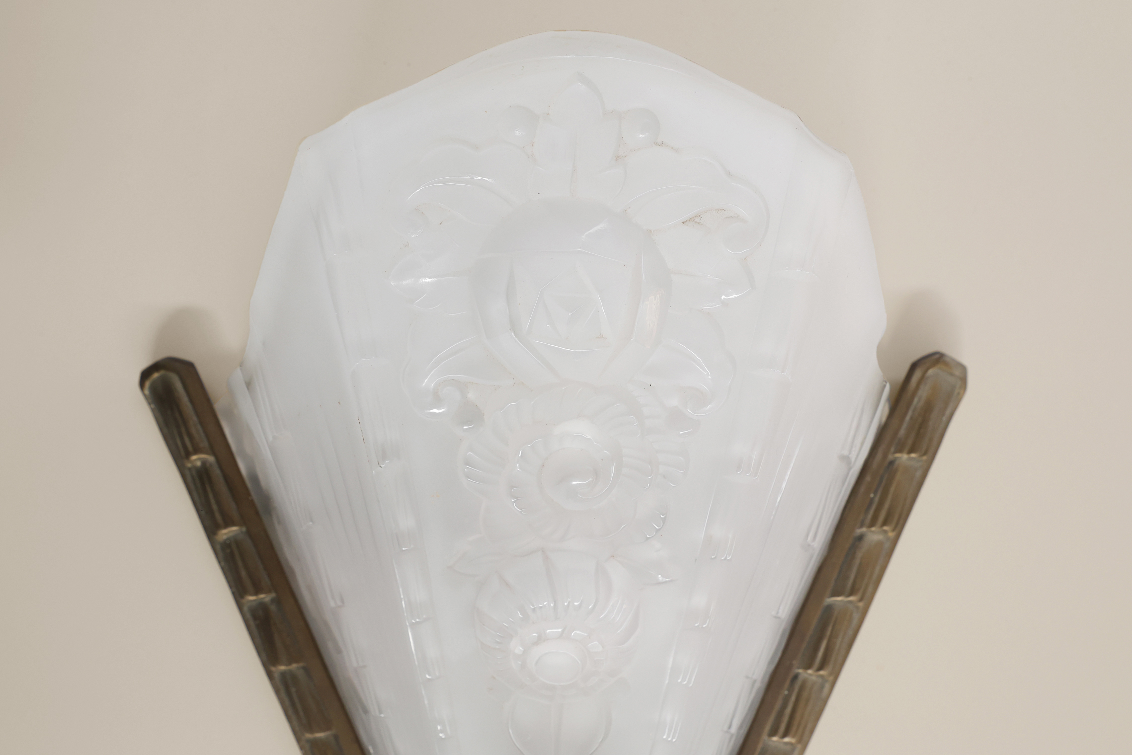 French Art Deco wall scone with frosted molded-pressed glass shade, 1920sthumbnail